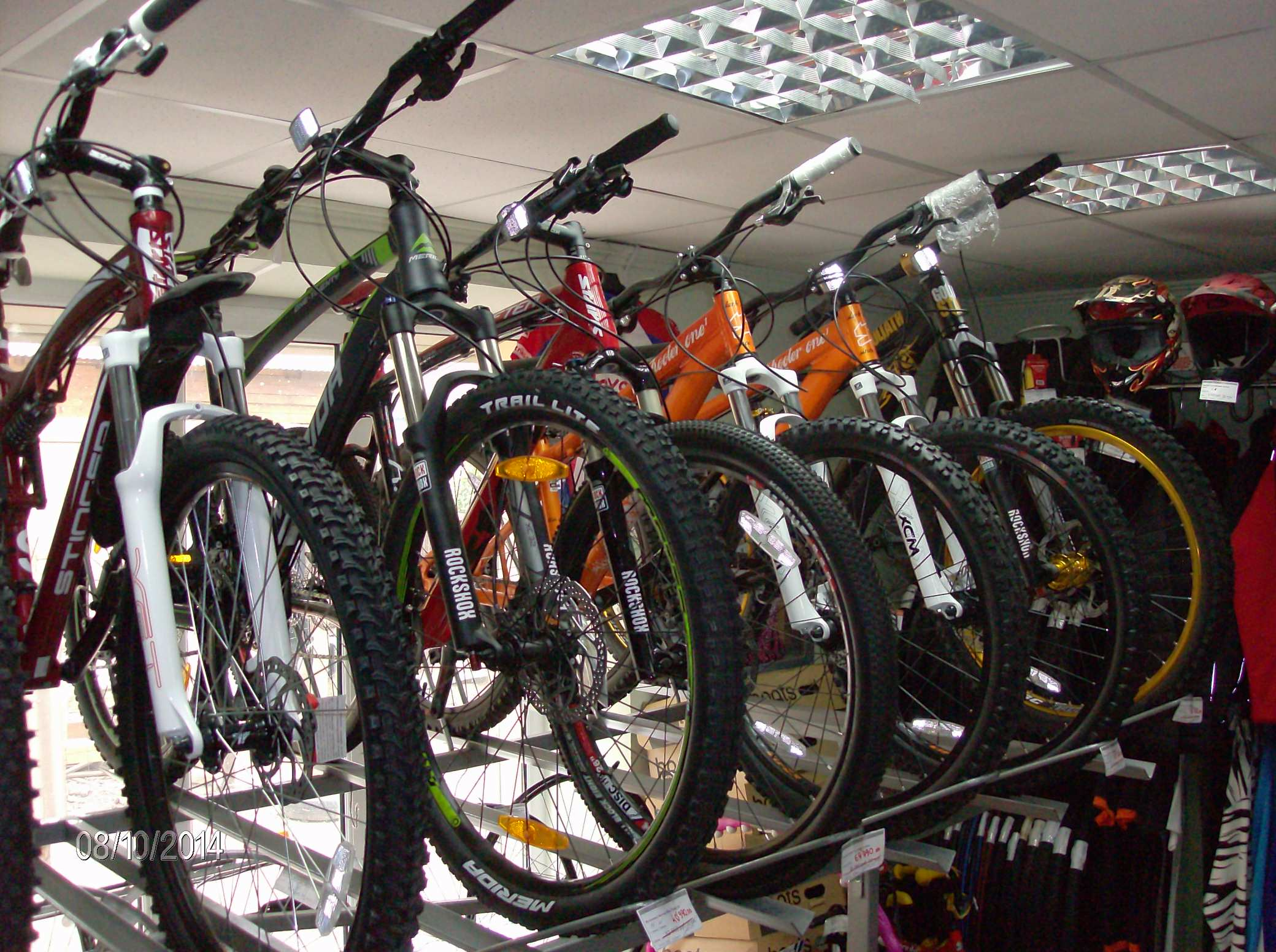 Велосипед на сайте можно купить. Велосипеды. Рынок велосипедов. Велосипеды в ассортименте. Много велосипедов.